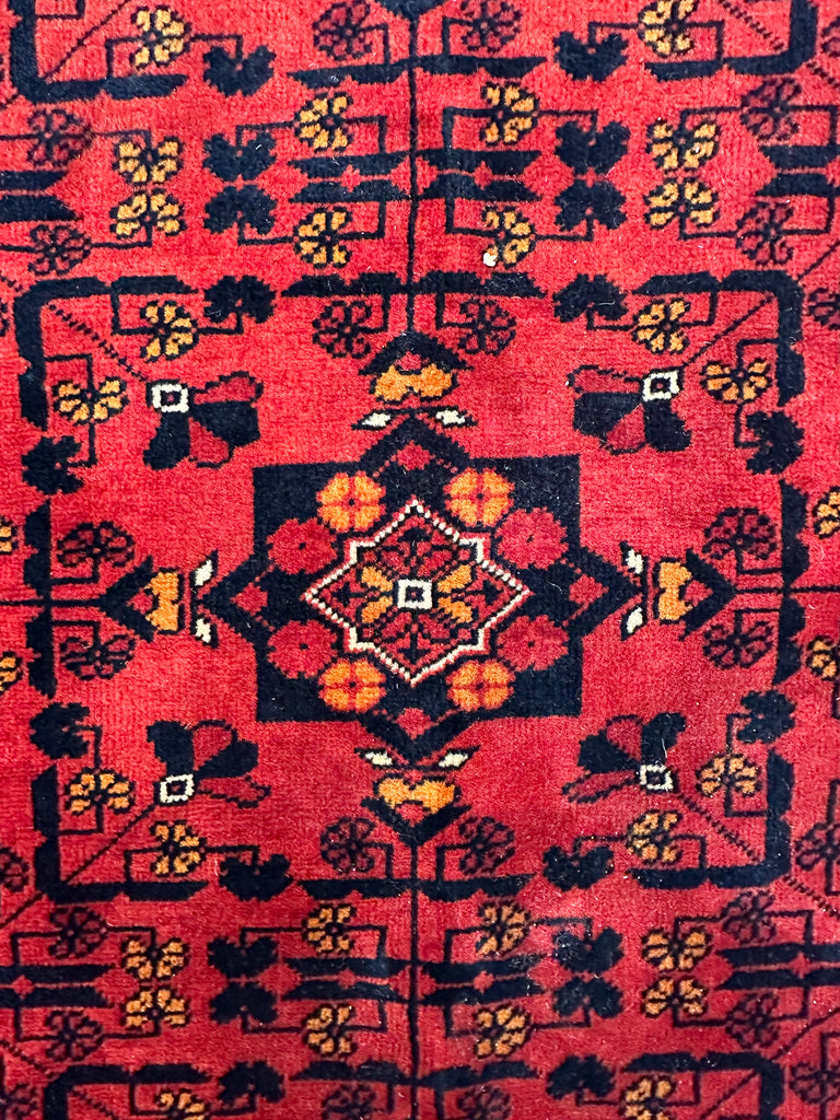 Afghan handmade extremely fine quality with 100 percent Belgian wool. Size: 280x200 cm