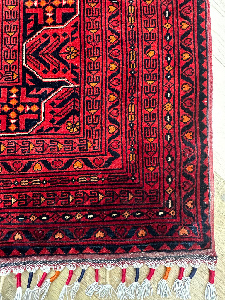 Afghan handmade extremely fine quality with 100 percent Belgian wool. Size: 280x200 cm