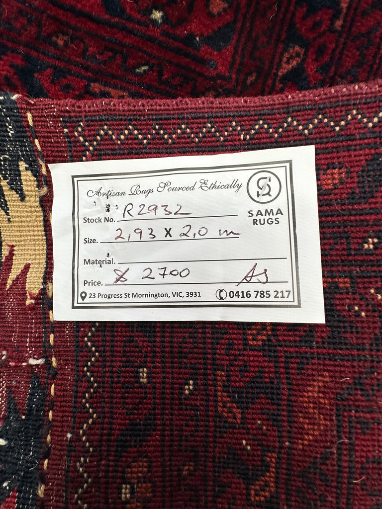 Afghan handmade extremely fine quality with 100 percent Belgian wool. Size: 2.93x2.0 m