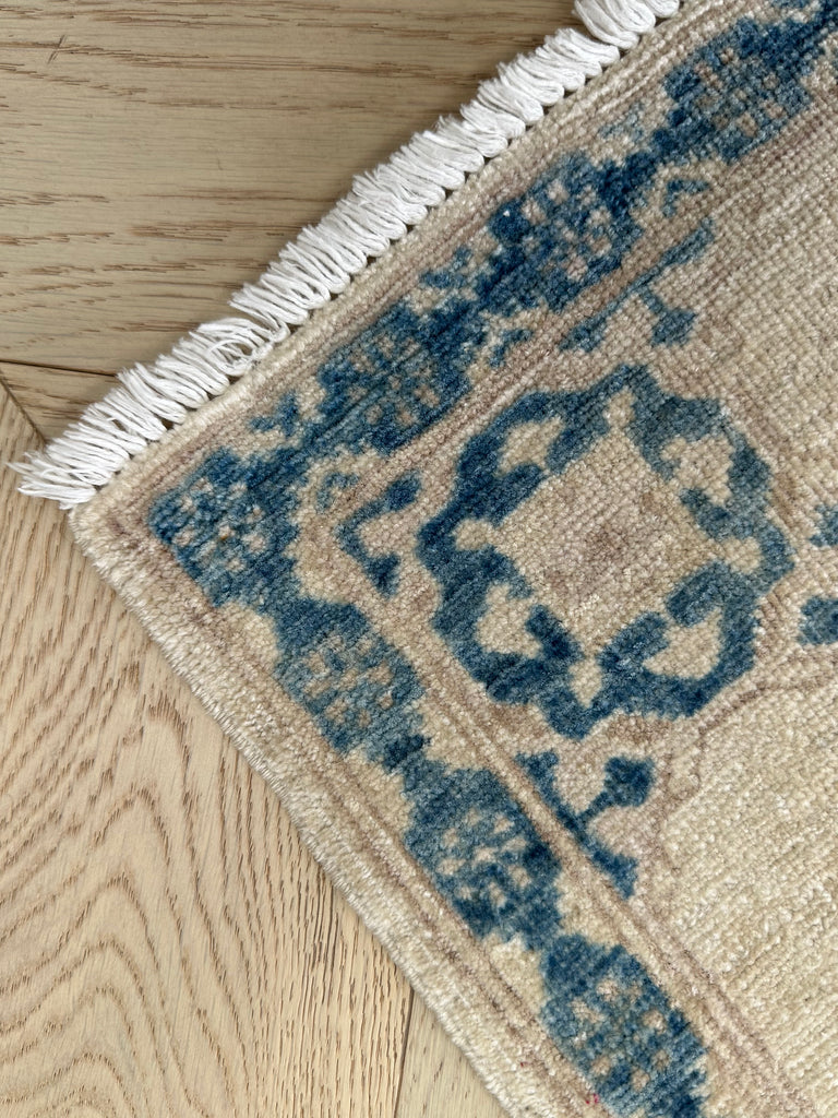 Hand woven Turkish vintage rug 177x124 cm