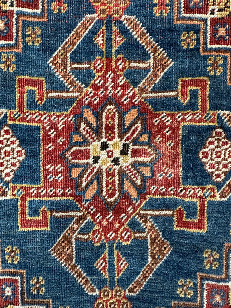 Rare vintage handmade rug 278x165 cmk