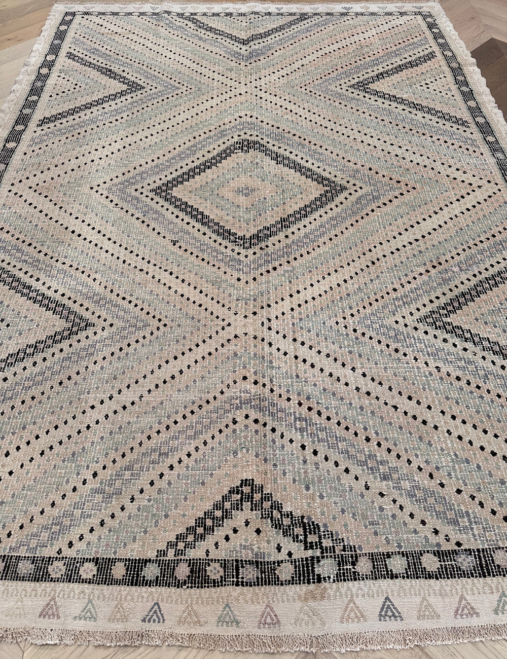 Vintage Turkish Kilim 285x204 cm