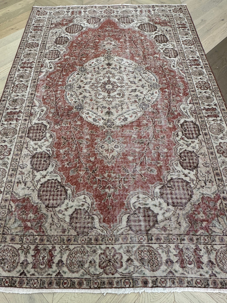 Hand woven Turkish vintage rug 262x170 cm - SamaRugs