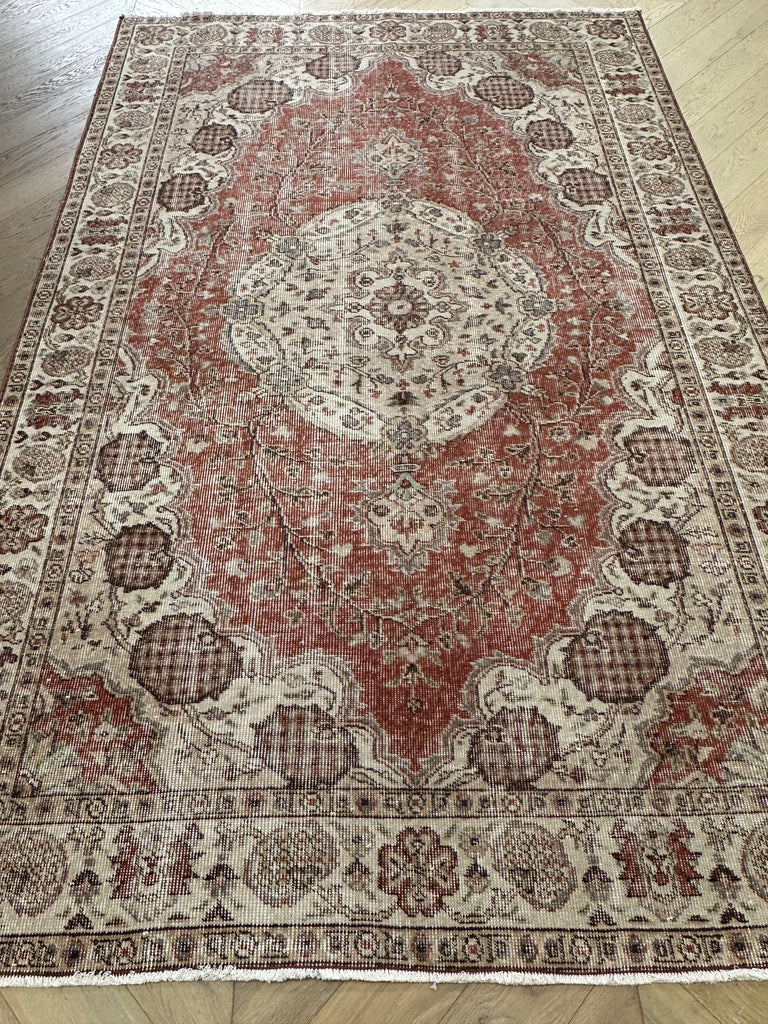 Hand woven Turkish vintage rug 262x170 cm - SamaRugs
