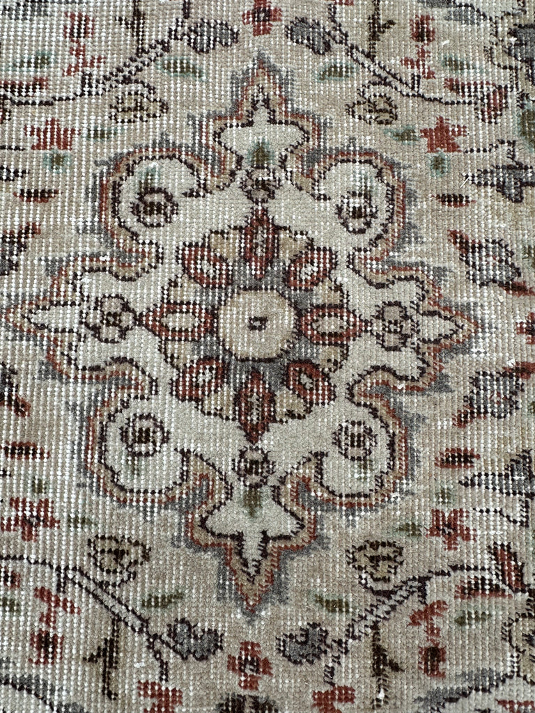 Hand woven Turkish vintage rug 262x170 cm - SamaRugs