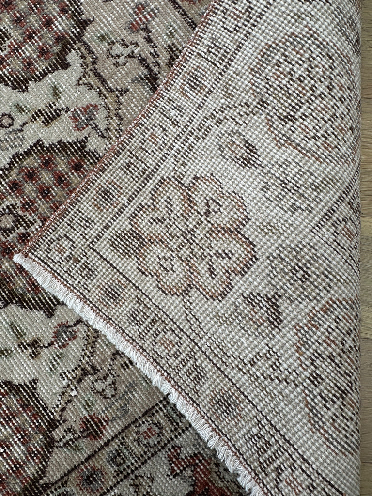 Hand woven Turkish vintage rug 262x170 cm - SamaRugs