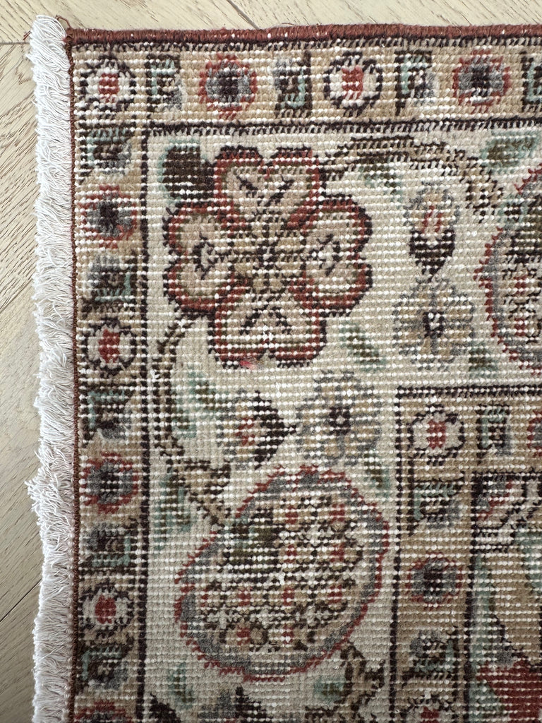 Hand woven Turkish vintage rug 262x170 cm - SamaRugs