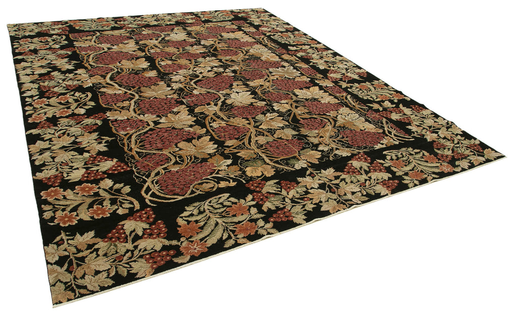 Vintage Uşak Halı Rug - 2.73 x 3.37m