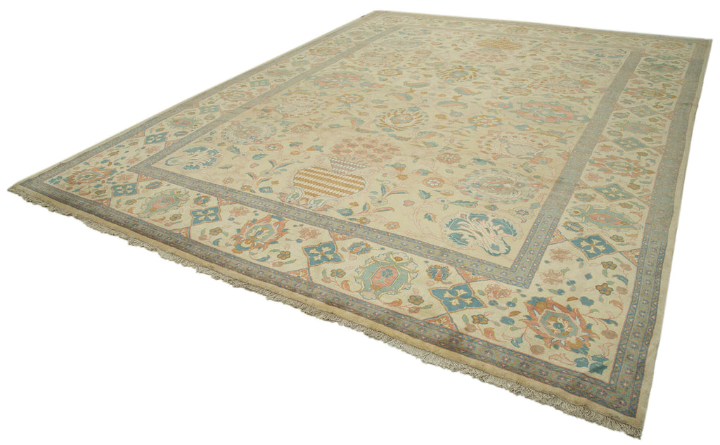 Vintage Uşak Halı Rug - 3.25 x 4.19m
