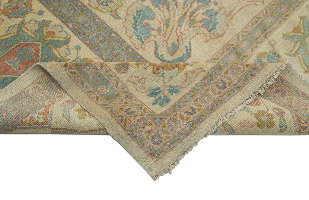 Vintage Uşak Halı Rug - 3.25 x 4.19m
