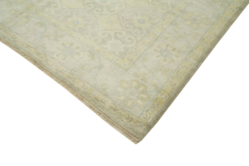 Vintage Uşak Halı H Rug - 2.46 x 3.06m - SamaRugs