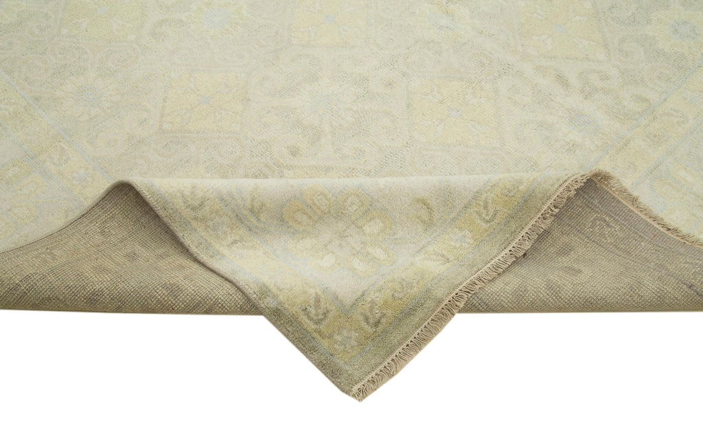 Vintage Uşak Halı H Rug - 2.46 x 3.06m - SamaRugs