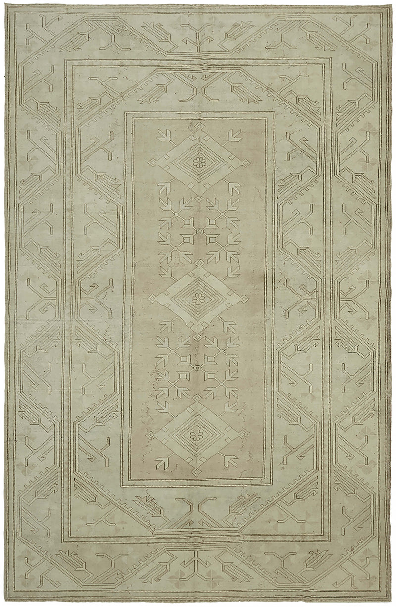 Beige vintage Persian rug 45523, 2.64 x 4.02 metres – full rug