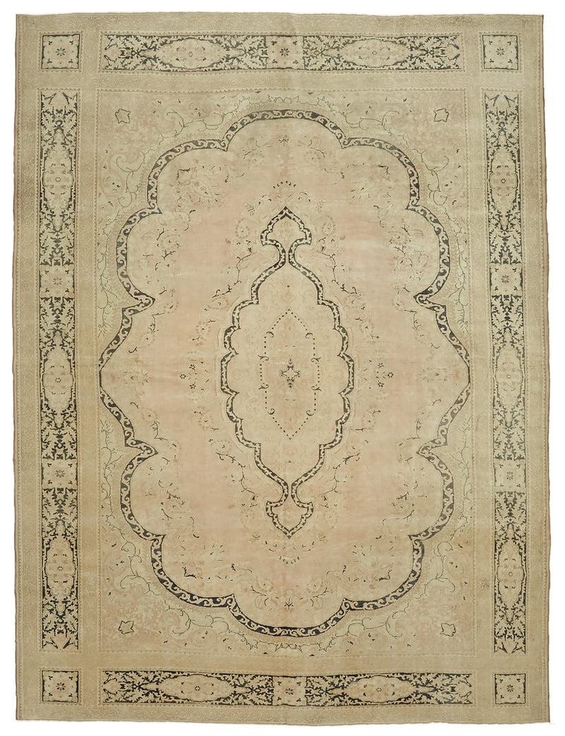 Beige vintage Persian rug 46179, 2.42 x 3.27 metres – full rug