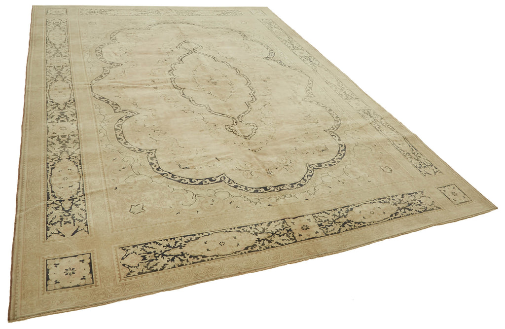 Beige vintage Persian rug 46179, 2.42 x 3.27 metres – photograph 2