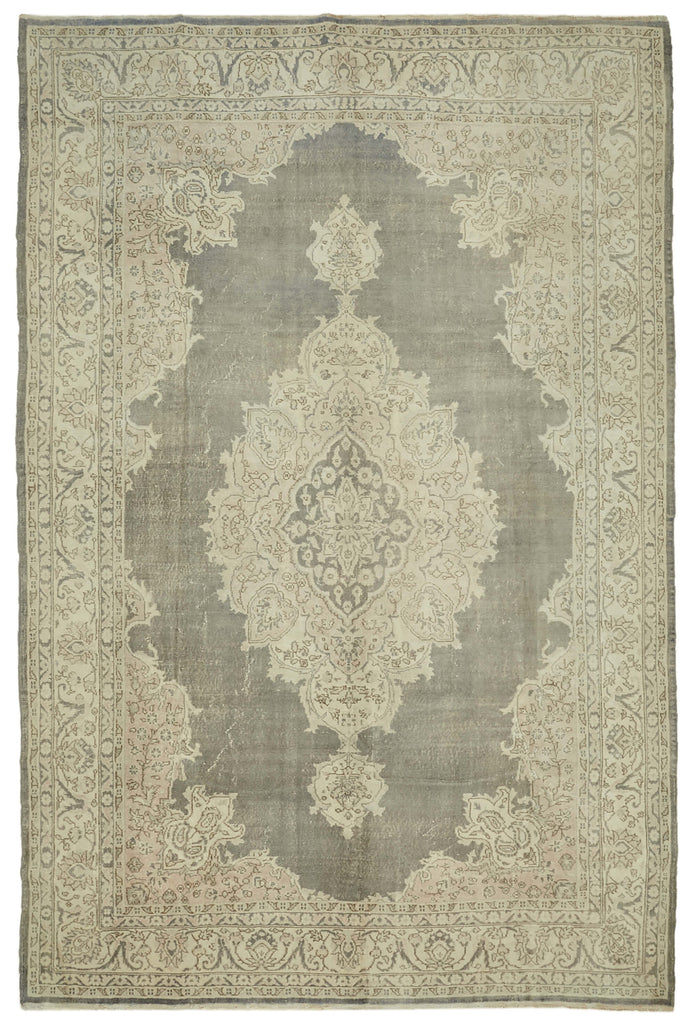 Beige vintage Persian rug 46413, 2.58 x 4.03 metres – full rug