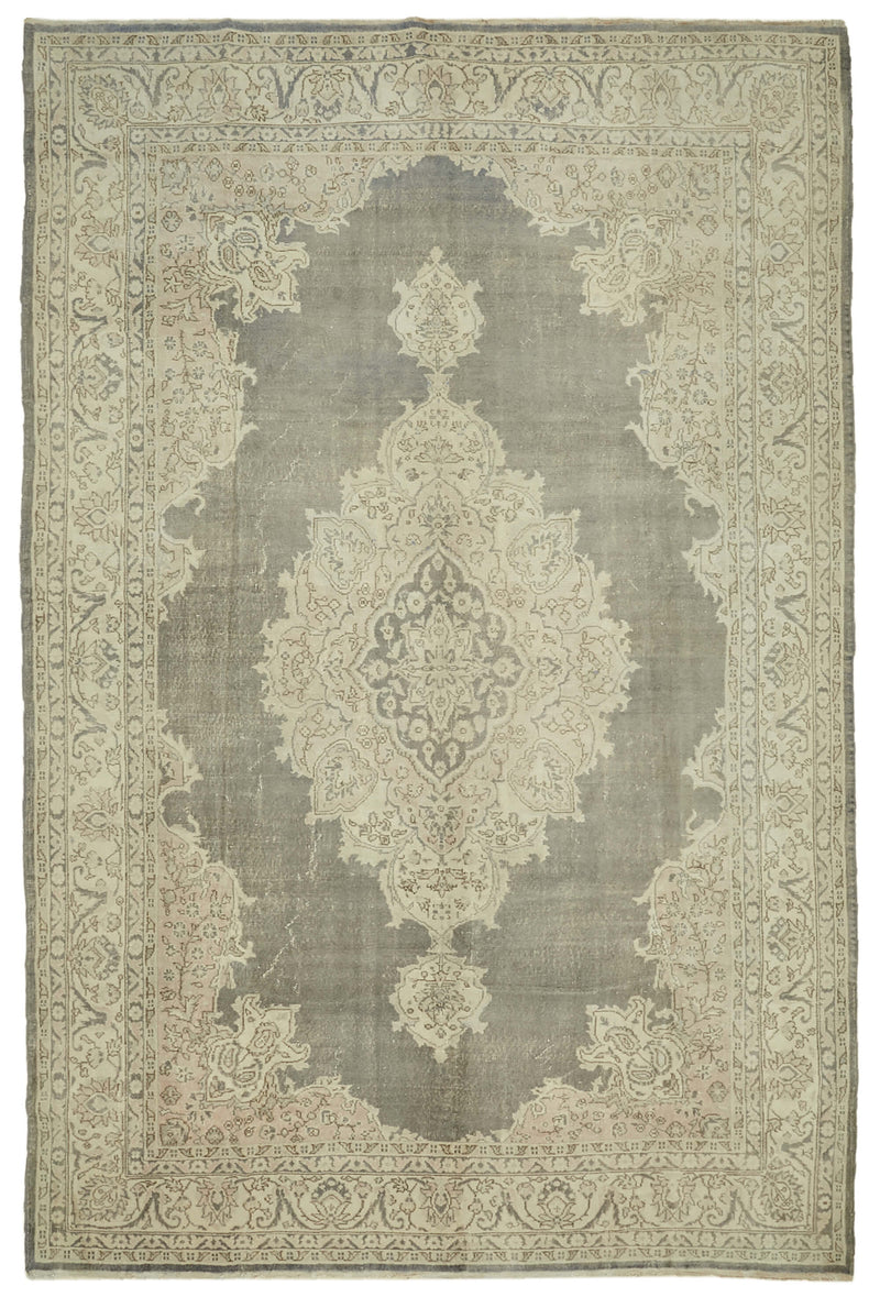 Beige vintage Persian rug 46413, 2.58 x 4.03 metres – full rug