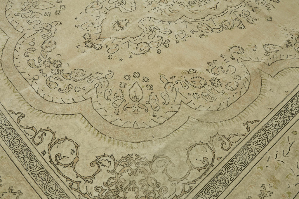 Beige vintage Persian rug 46447, 2.43 x 3.39 metres – photograph 9