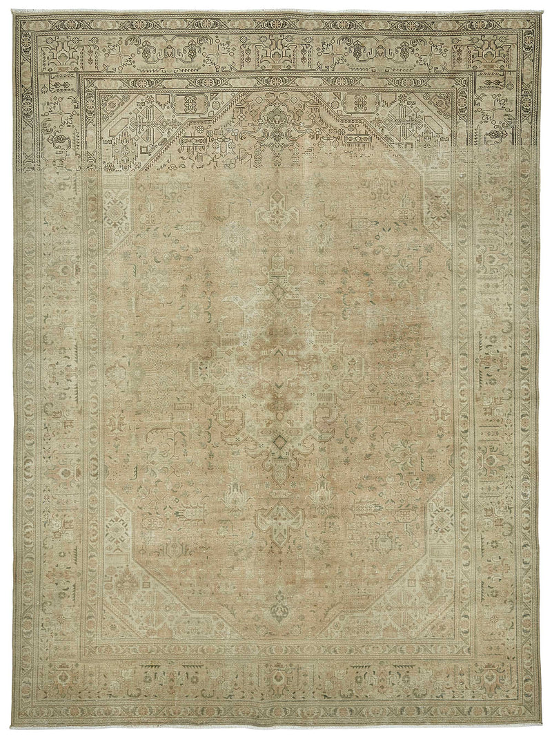 Beige vintage Persian rug 49693, 2.53 x 3.35 metres – full rug