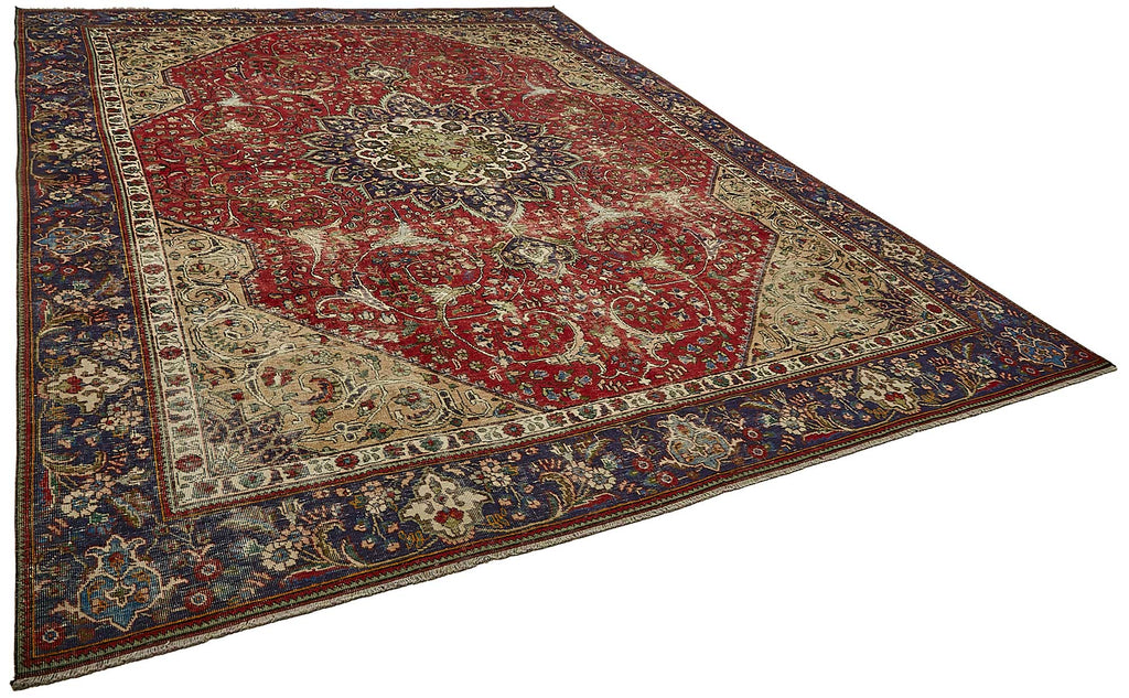 Red vintage Persian rug 49757, 2.74 x 3.63 metres – photograph 2