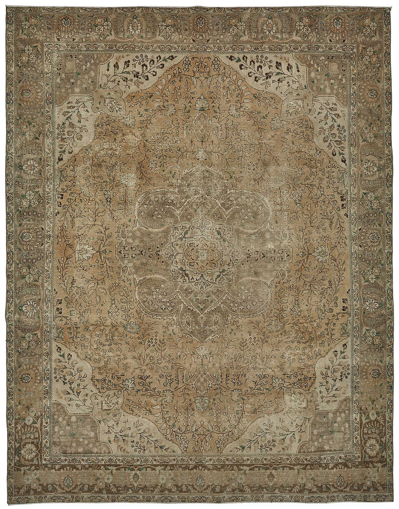 Beige vintage Persian rug 50233, 3.09 x 3.89 metres – full rug