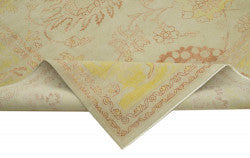 Beige Oushak rug 33297