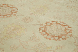 Beige Oushak rug 33297