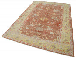 Red Oushak rug 33302