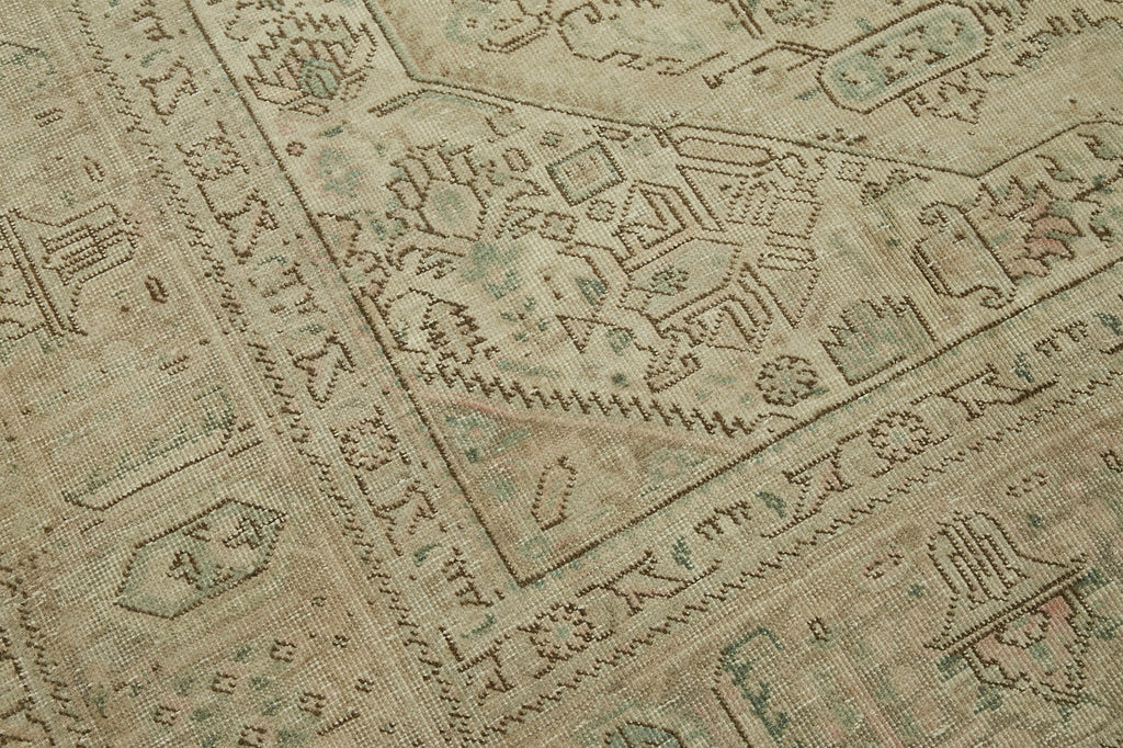 Aria Melodic Persian Rug - 2.42 x 3.35